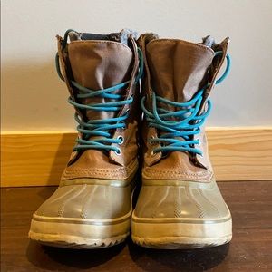 Waterproof sorel boots